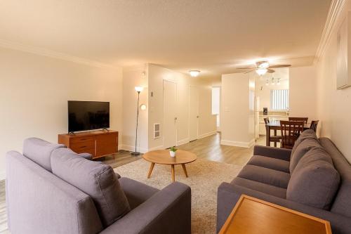Townhome in Redondo near beach 8ppl washer&dryer