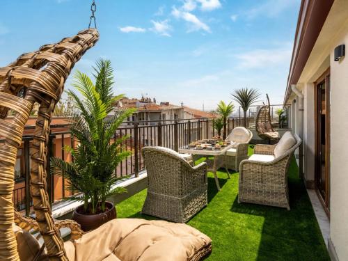 With Huge Balcony& 2 Bathrooms 5 min to Taksim - image 5