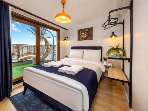 With Huge Balcony& 2 Bathrooms 5 min to Taksim - image 4