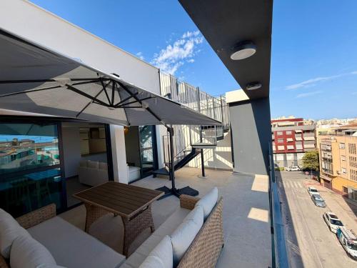 Alicante Penthouse with Rooftop, Pool & Parking