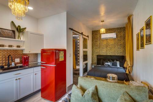 Great for Work! Chic & Cozy Los Angeles Unit in Sherman Oaks