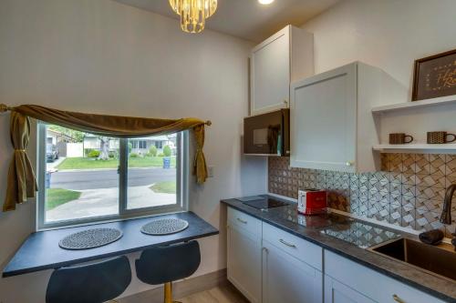 Great for Work! Chic & Cozy Los Angeles Unit in Sherman Oaks