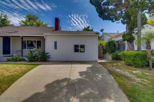 Great for Work! Chic & Cozy Los Angeles Unit in Sherman Oaks
