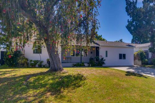 Great for Work! Chic & Cozy Los Angeles Unit in Sherman Oaks