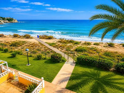 Wonderful house with private beach