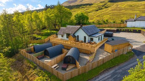 Зовнішній вигляд готелю, 60 Mile Inn - Luxury Pods with Hot Tubs in Брідж оф Оркі