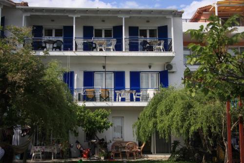 2 bedrooms, 4 beds