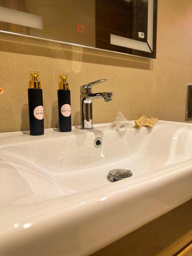 Beautiful Appartement a Gueliz - au Centre ville - front train station TGV 2 Min - image 11