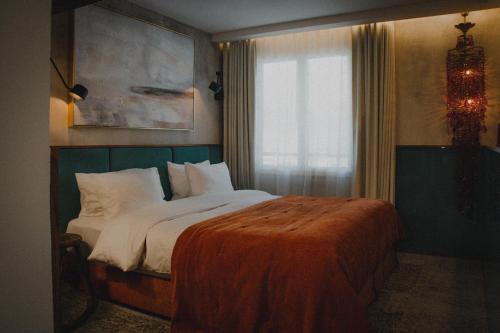 Unique Boutique Hotel Antibes Juan-les-Pins - Tap to explore photos