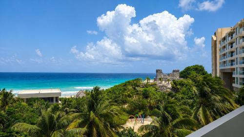 Beachfront Getaway Condo - Cancun Beachfront Getaway Condo - Cancun