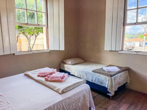 1 double bed, 1 twin bed
