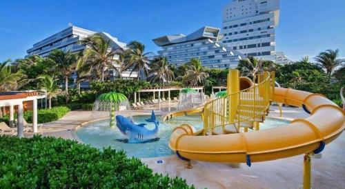 Beachfront Getaway Condo, Cancún (photo 3)