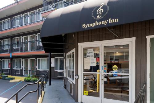 Symphony Inn near California Academy of Sciences