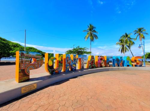 Hostel del Pacífico Habitaciónes con baño privado y aire acondicionado – khách sạn tại Puntarenas