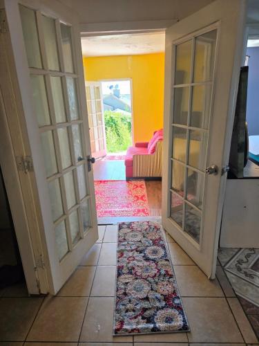 Cottage with French doors and tons of sunlight in Oakland (Kalifornia)
