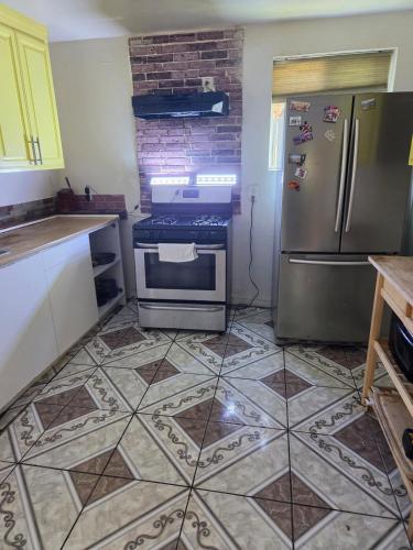 Cottage with French doors and tons of sunlight in Oakland (Kalifornia)