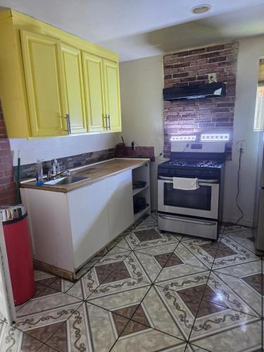 Cottage with French doors and tons of sunlight in Oakland (Kalifornia)