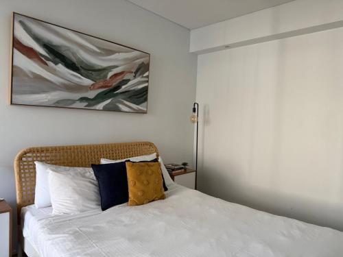 Two Bed Apartment on Leafy Crown St Surry Hills - image 9