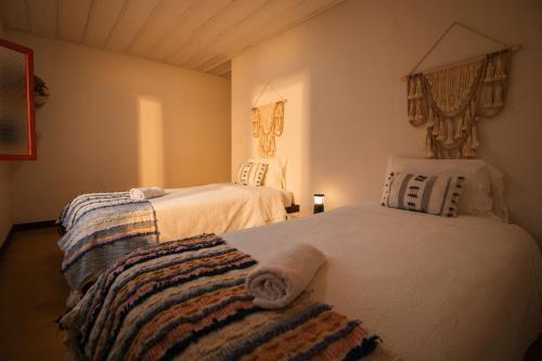 1 queen bed, 2 twin beds