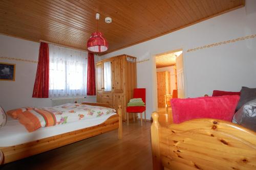 Vendégszoba, 5 bedrooms house with furnished garden and wifi at Pruggern 4 km away from the slopes in Pruggern