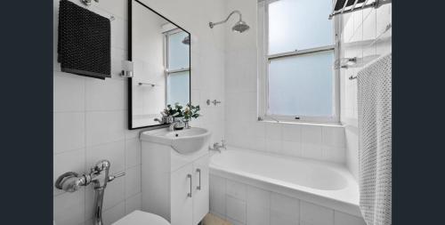 The Elizabeth Bay Studio - main image