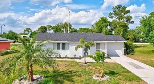Nearby Beach Escape in Hutchinson Island (FL)
