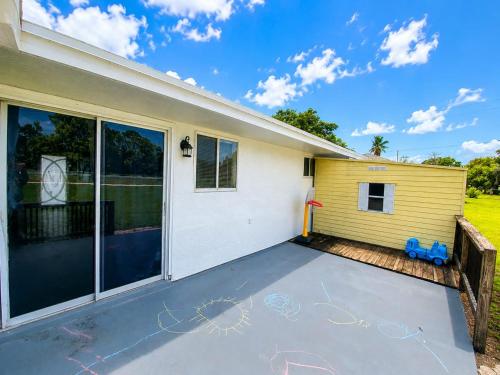 Nearby Beach Escape in Hutchinson Island (FL)
