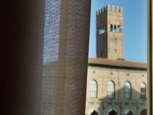 Casa Isolani, Piazza Maggiore Bologna