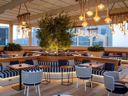 Bar/Lounge, Mercure Dubai Gold District in Dubai