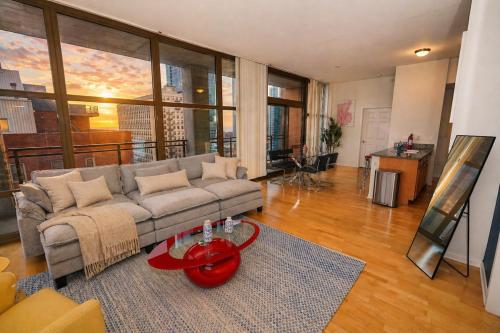 Prime Chicago 2BR Skyline - 5 Min to Museum Campus in Grant Park