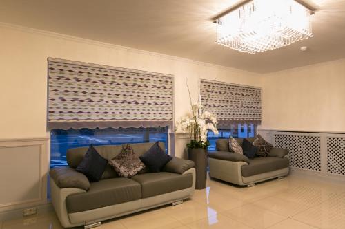 Lobby, Celtic International Hotel Cardiff Airport in Cardiff