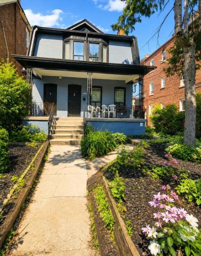 Cosy Family Apartment With Private Entrance and Free Parking in Downtown