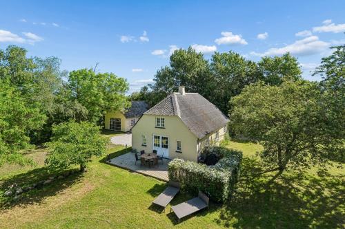 Seadmed, Secluded Cottage In Idyllic Surroundings in Harpelunde