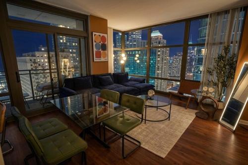 Modern Chicago 2BR Skyline - 5 Min to Grant Park in Grant Park