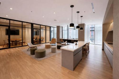 Modern Chicago 2BR Skyline - 5 Min to Grant Park in Grant Park