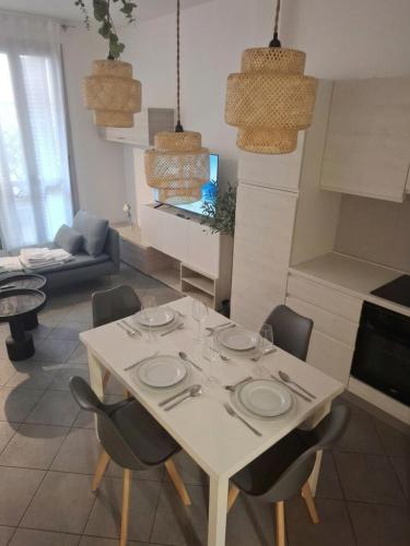 Superb & Modern Apartment Centro Lecco, in galleria Roma By Eva Urban Rooms
