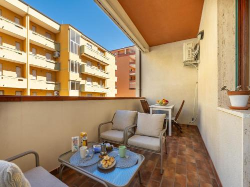 First-floor apartment just steps from the sea
