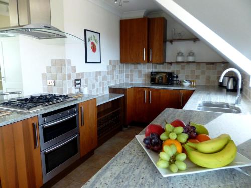 St Raphael House City Centre Charming Apartments - image 3