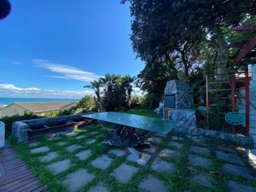 Serene Coastal Retreat with Private Pool in Amatola in Haga Haga