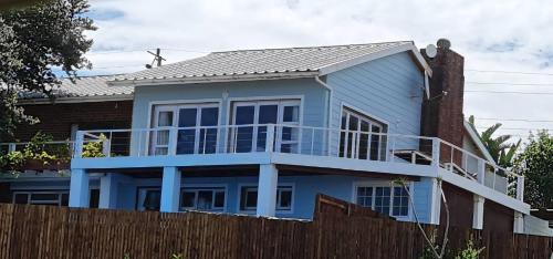 Serene Coastal Retreat with Private Pool in Amatola in Haga Haga