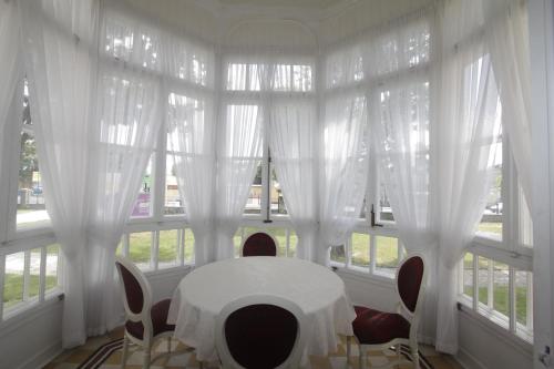 Single Room image 6