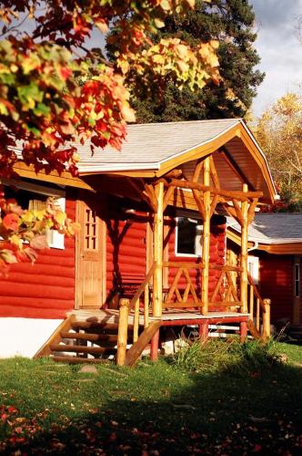 Kan-à-Mouche Pourvoirie Auberge et Chalets