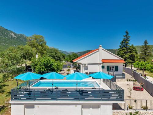 Viesnīcas āriene, Villa Montis in Rašćane