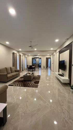 Shared lounge/TV area, Premium 3BHK Apartment in CBD Close to Cubbon Park in Shivajinagar