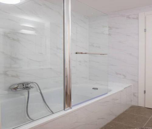 Baie, Magical 4BR APT With Panoramic Sea View l Mamad in Bat Yam