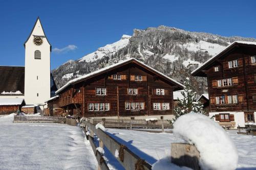 Apartment with Mountain View
