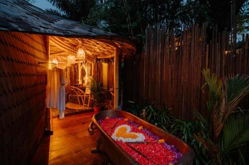 Adi's Bamboo House Sidemen - NYAN BALI in Sidemen