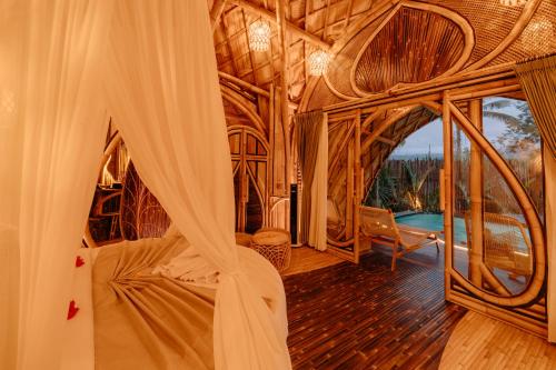 Adi's Bamboo House Sidemen - NYAN BALI in Sidemen