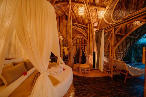 Adi's Bamboo House Sidemen - NYAN BALI in Sidemen