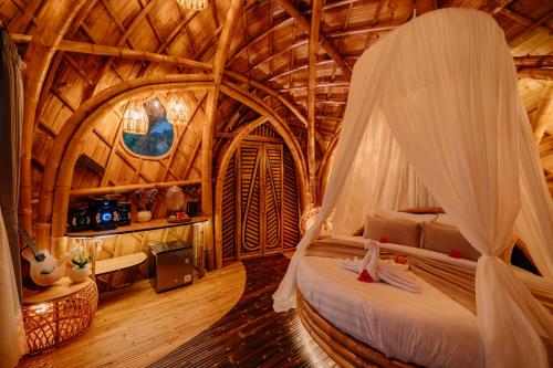 Adi's Bamboo House Sidemen - NYAN BALI in Sidemen